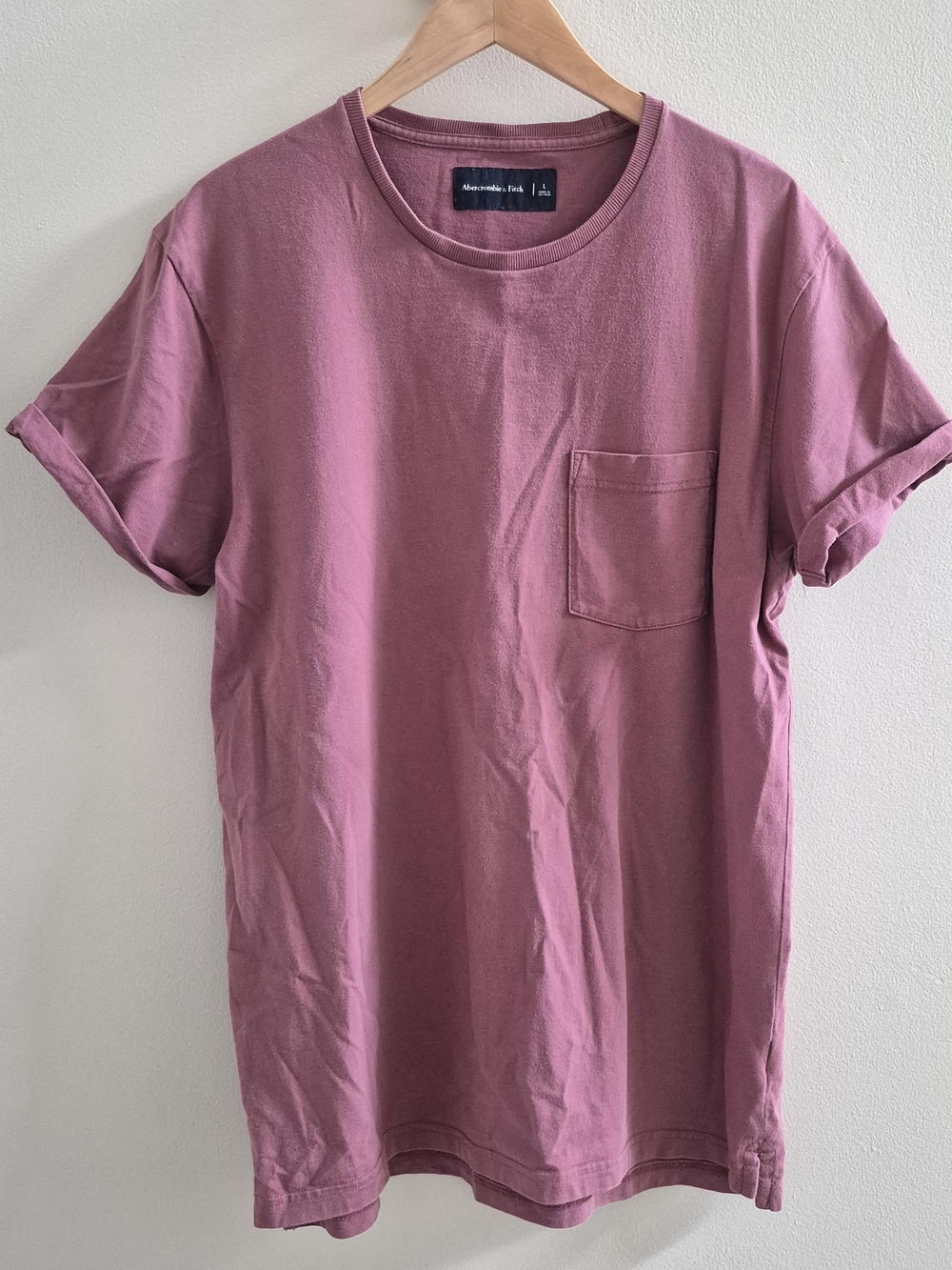 Abercrombie & Fitch Men's Pocket T-Shirt in Dusty Rose